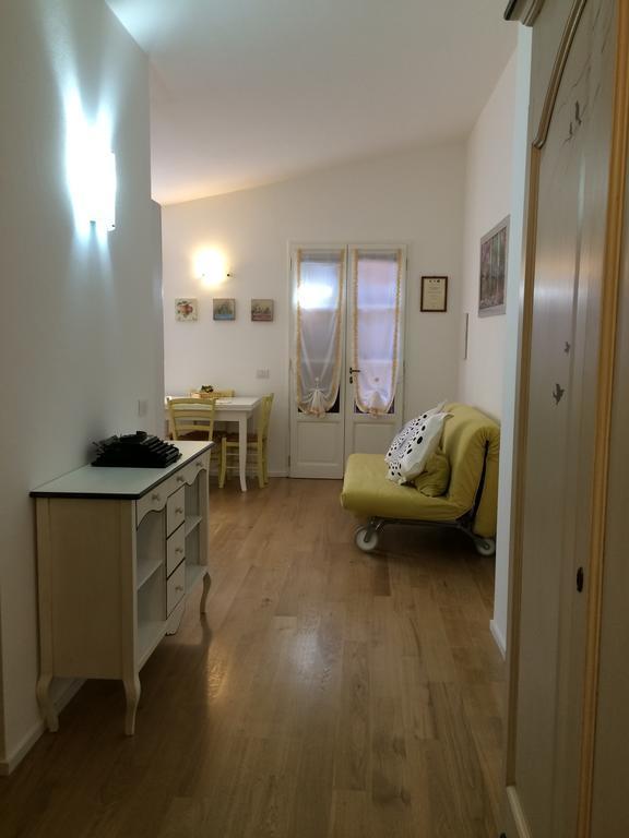 Casina Rosa Apartment Черталдо Стая снимка