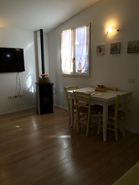Casina Rosa Apartment Черталдо Стая снимка
