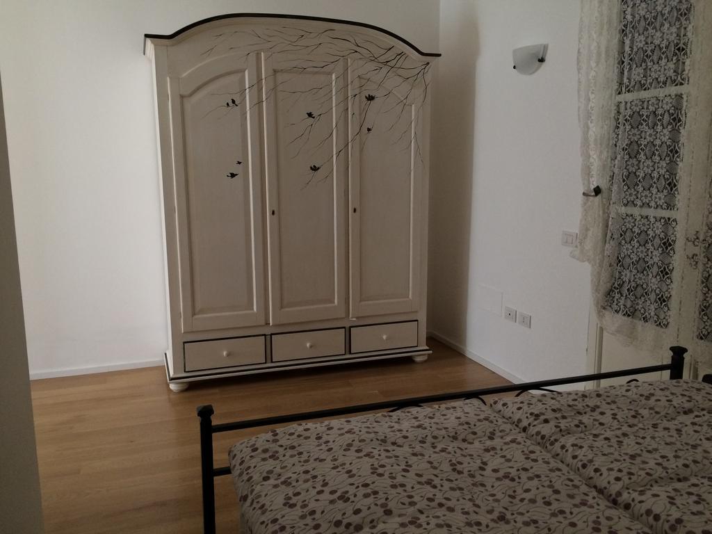 Casina Rosa Apartment Черталдо Стая снимка